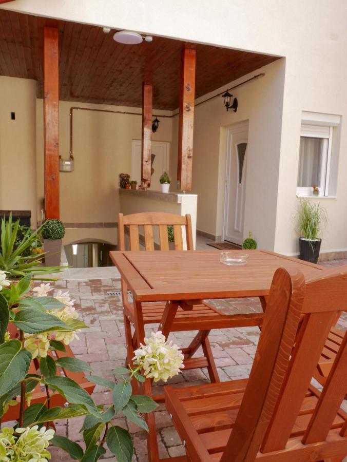 Varfal Apartman Eger Ngoại thất bức ảnh