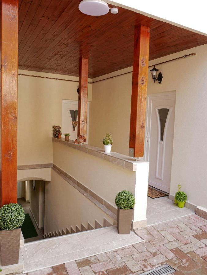 Varfal Apartman Eger Ngoại thất bức ảnh