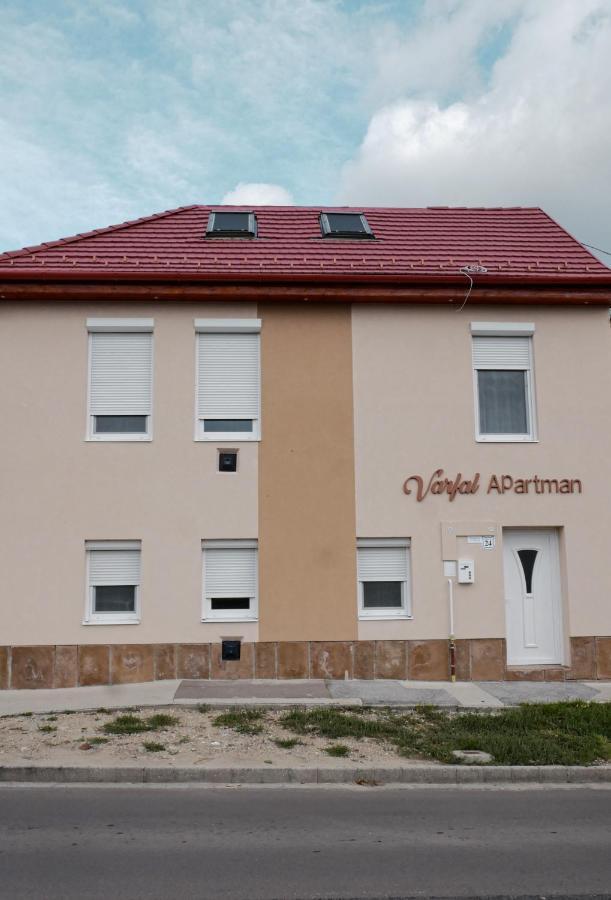 Varfal Apartman Eger Ngoại thất bức ảnh