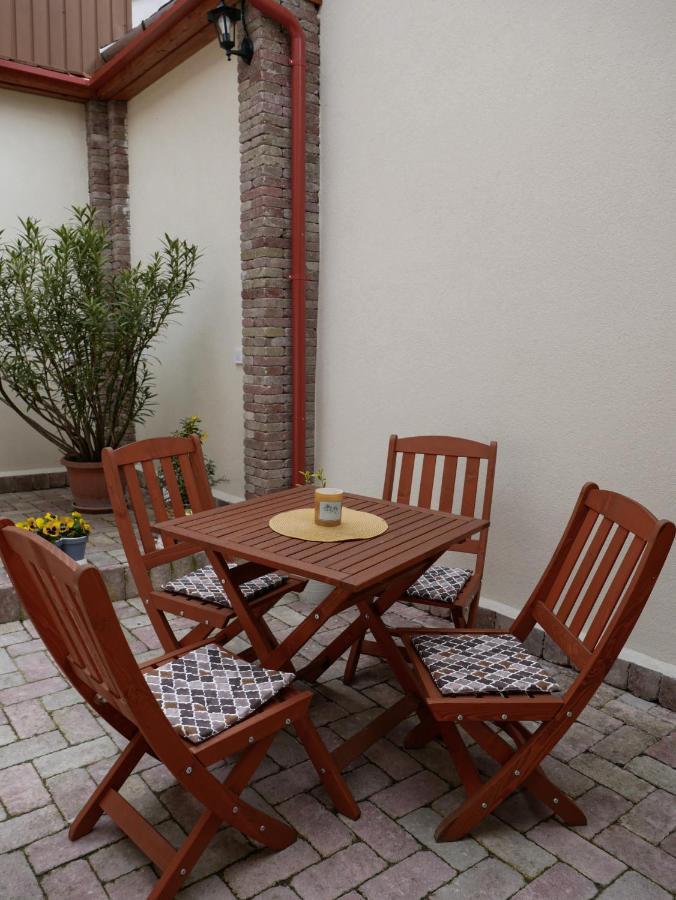 Varfal Apartman Eger Ngoại thất bức ảnh