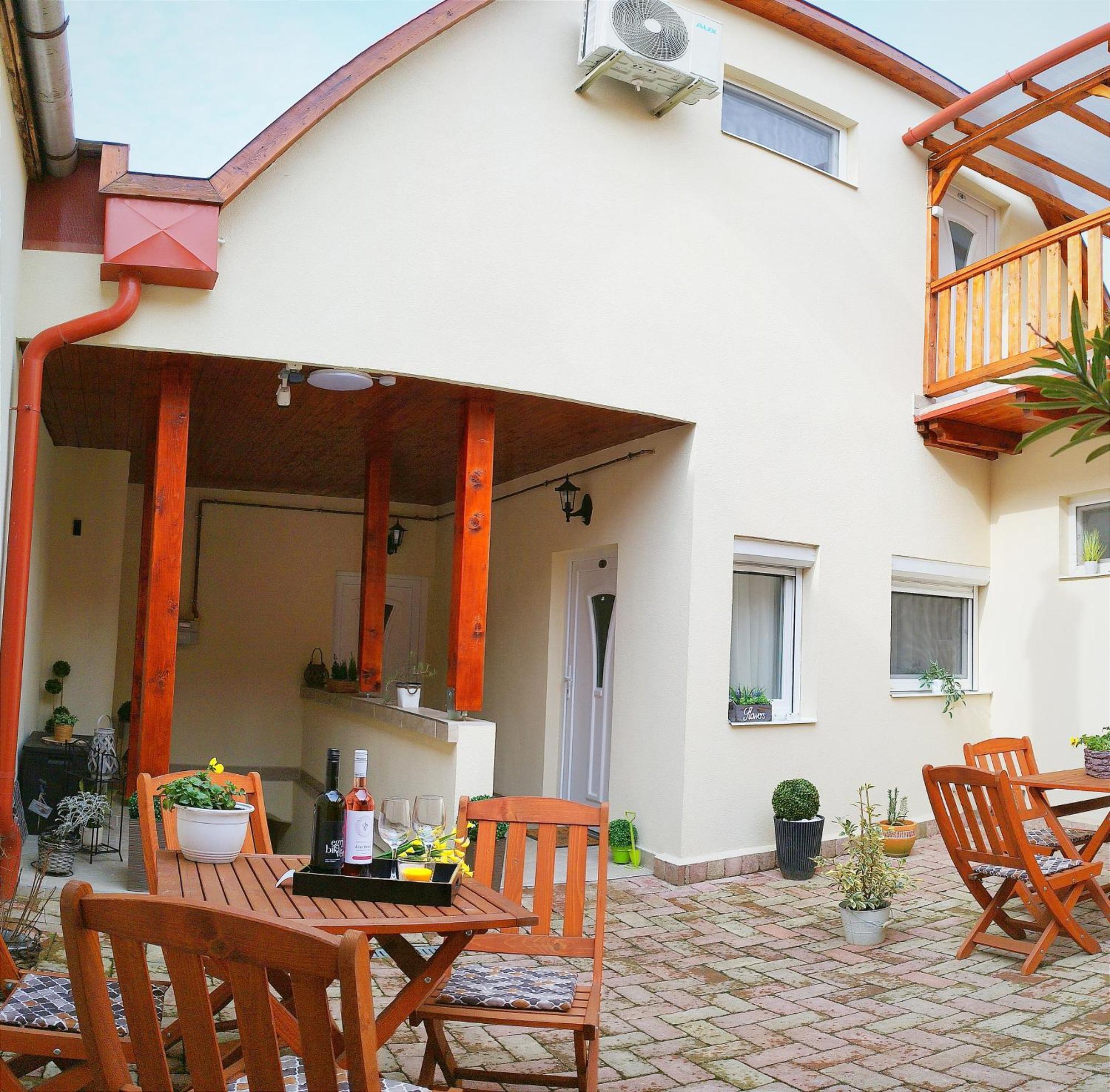 Varfal Apartman Eger Ngoại thất bức ảnh