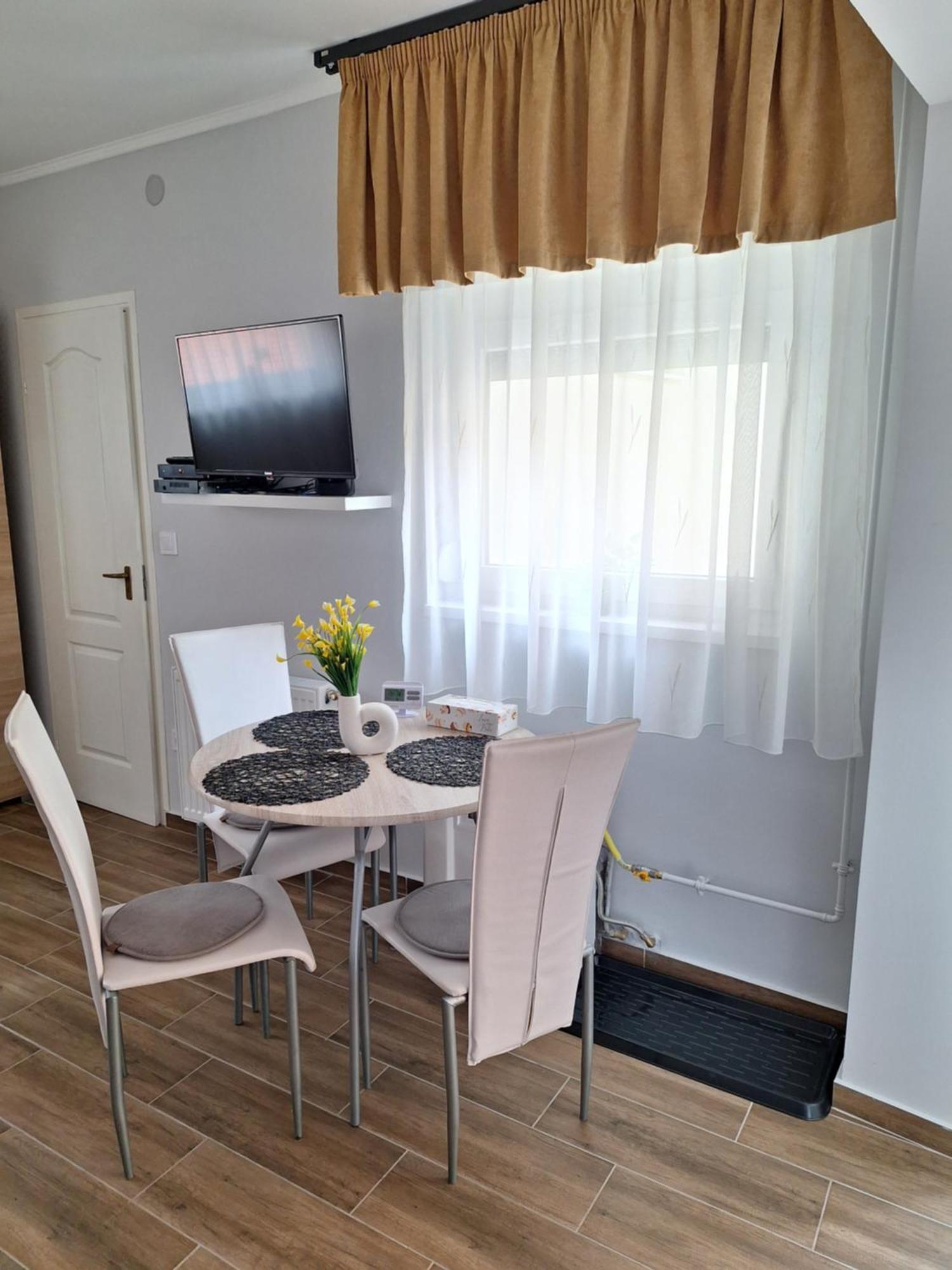 Varfal Apartman Eger Ngoại thất bức ảnh