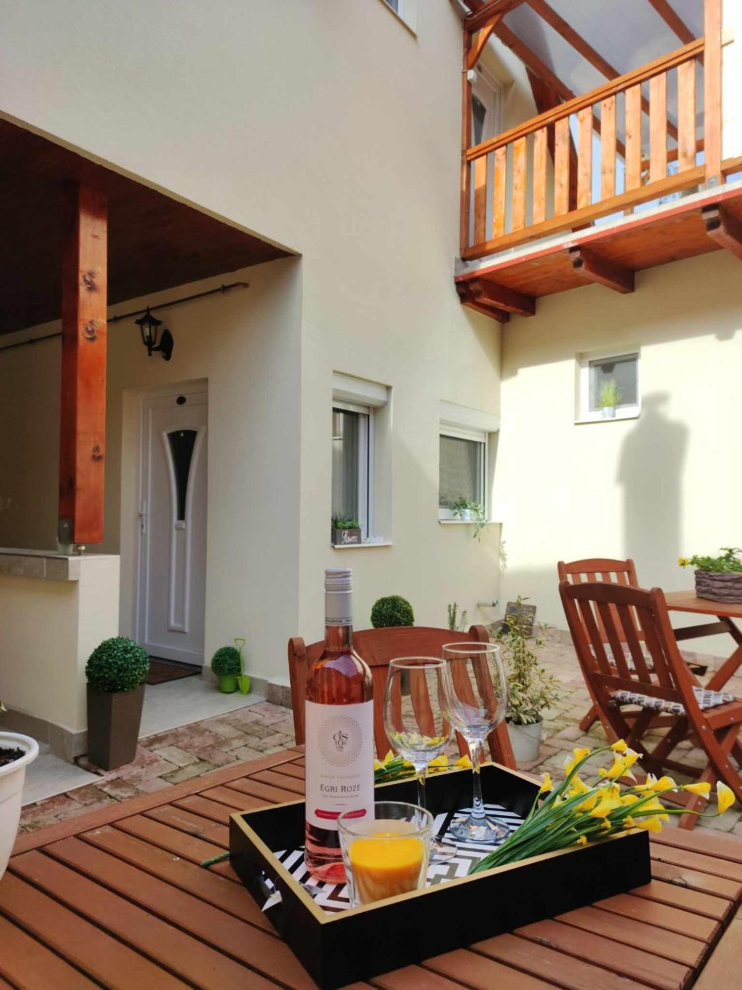 Varfal Apartman Eger Ngoại thất bức ảnh