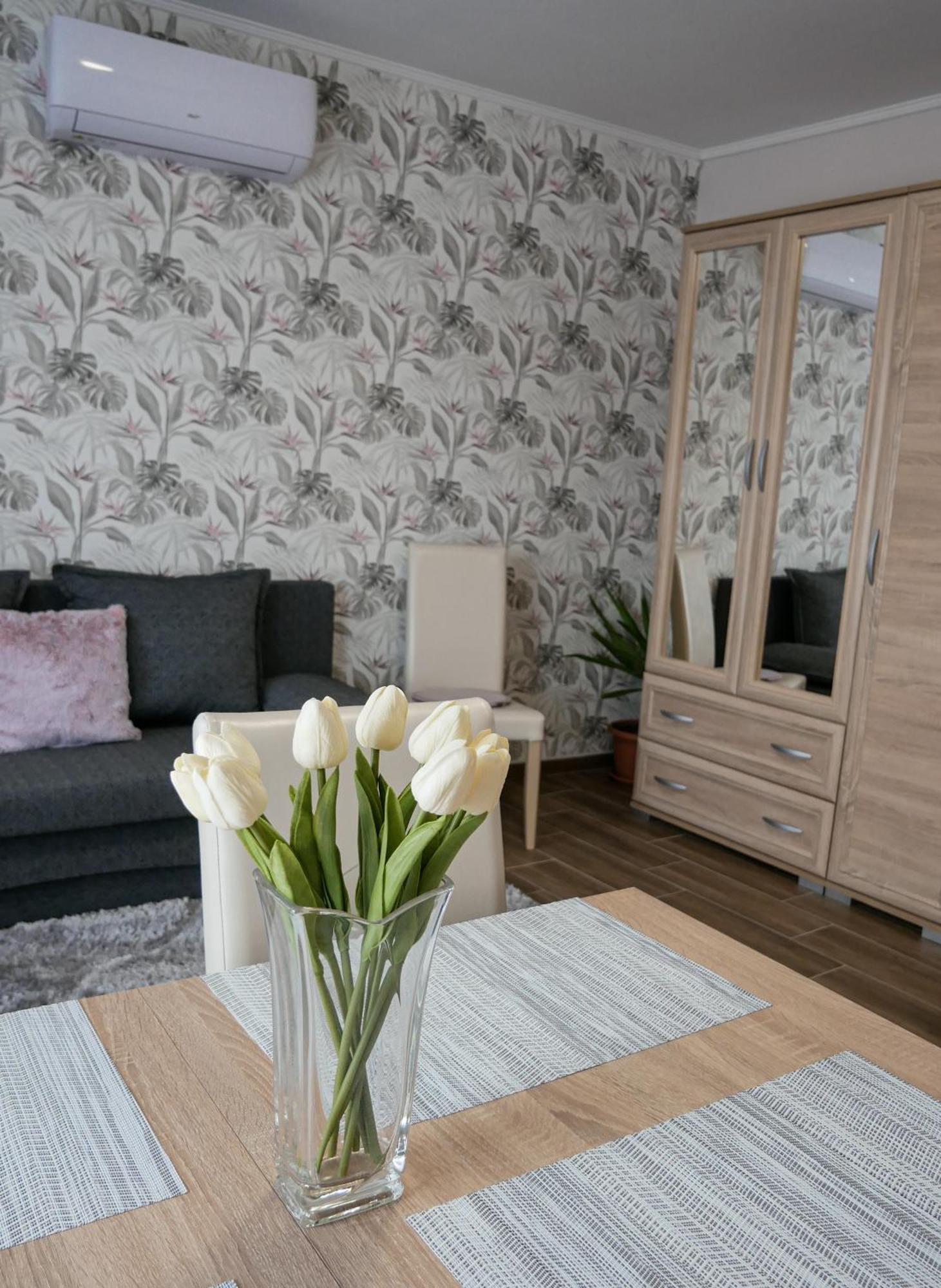 Varfal Apartman Eger Phòng bức ảnh