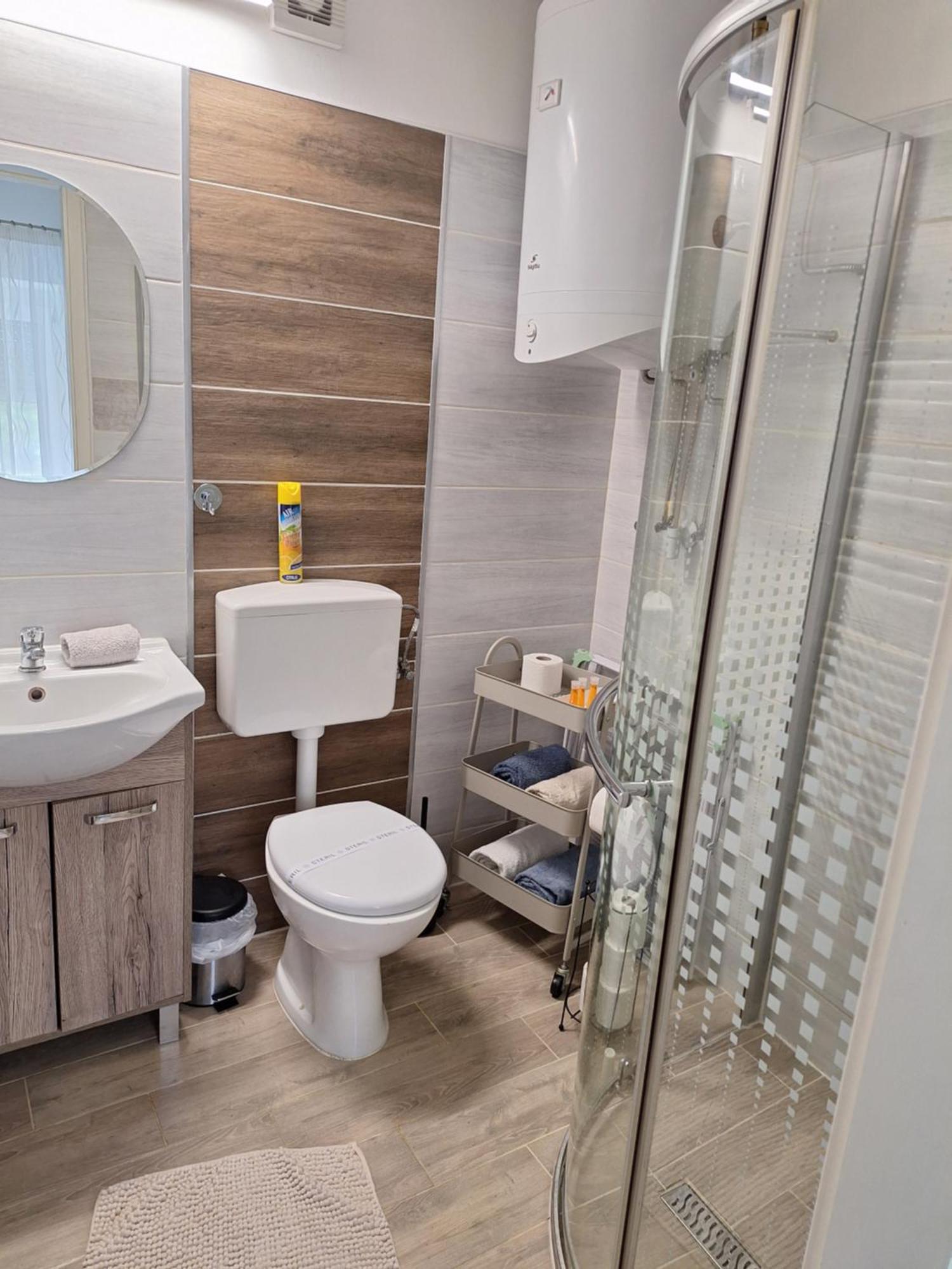 Varfal Apartman Eger Phòng bức ảnh