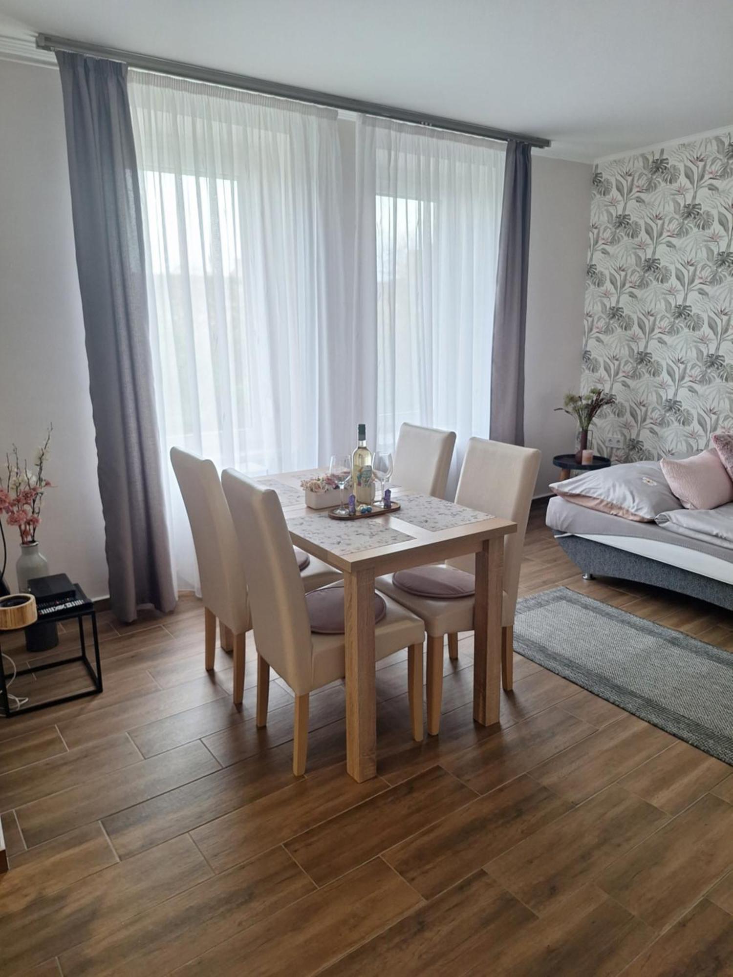 Varfal Apartman Eger Phòng bức ảnh